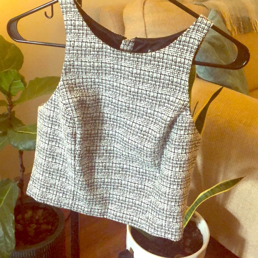 Express black and white crop tank